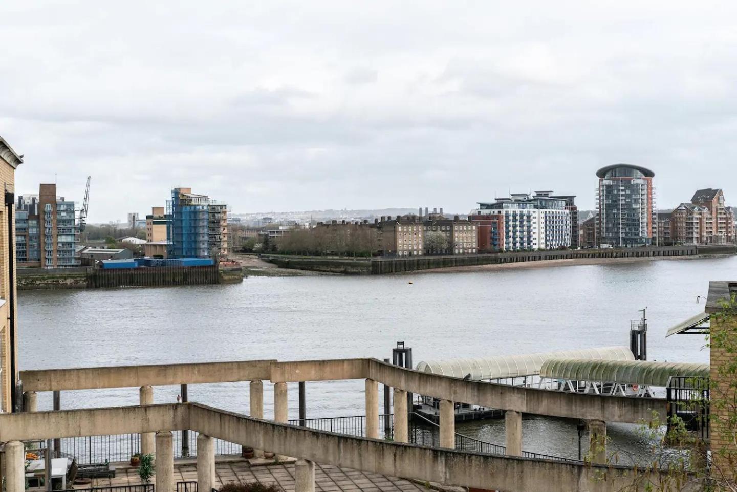 Sunny Maisonette With Views Over Canary Wharf, 런던 외부 사진