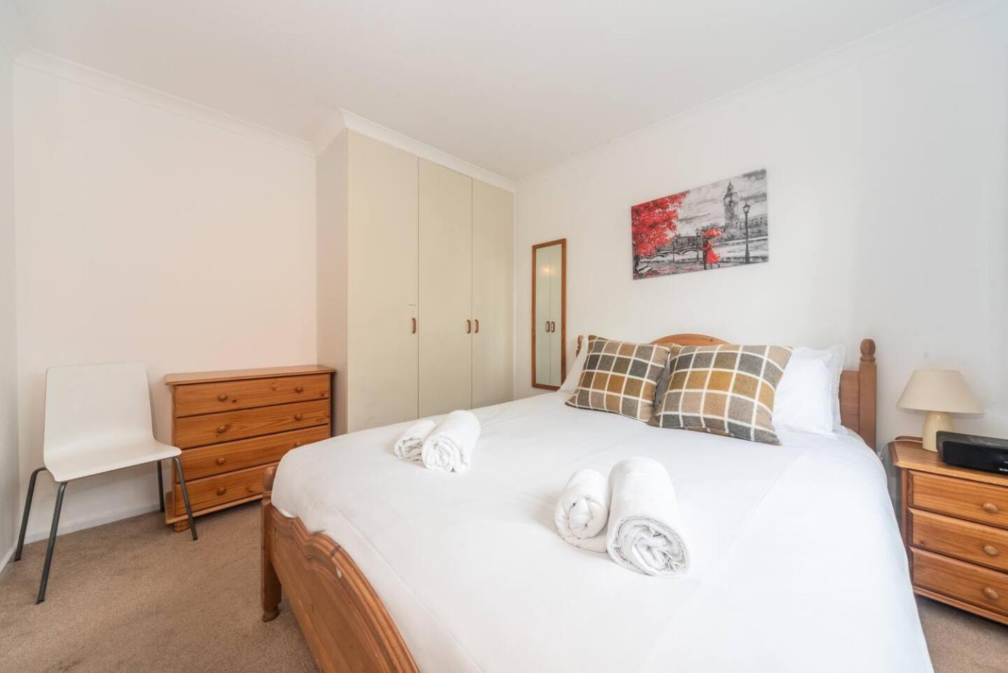Sunny Maisonette With Views Over Canary Wharf, 런던 외부 사진