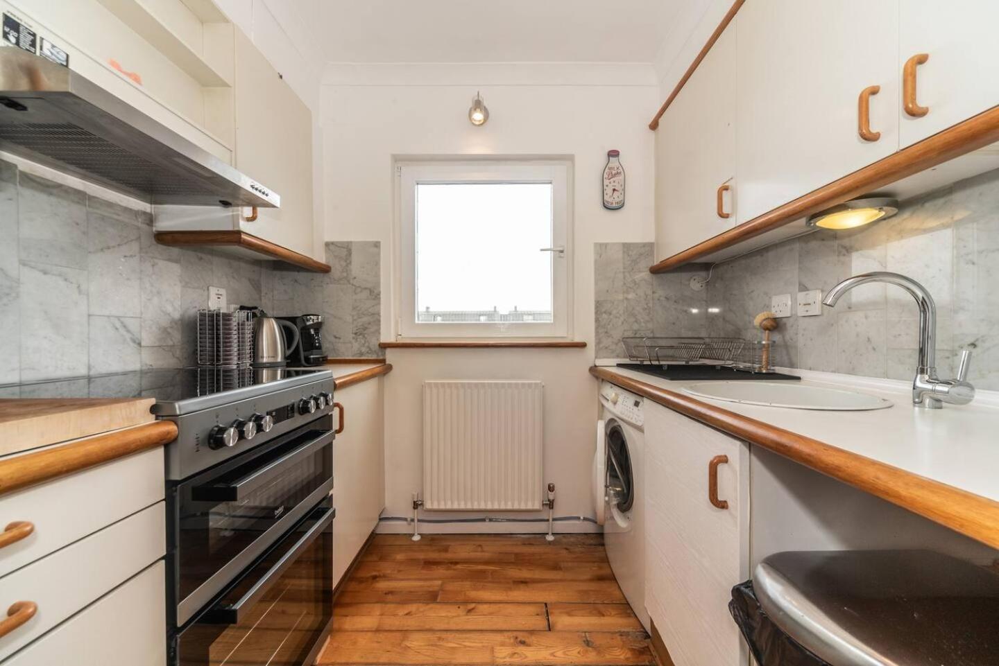 Sunny Maisonette With Views Over Canary Wharf, 런던 외부 사진