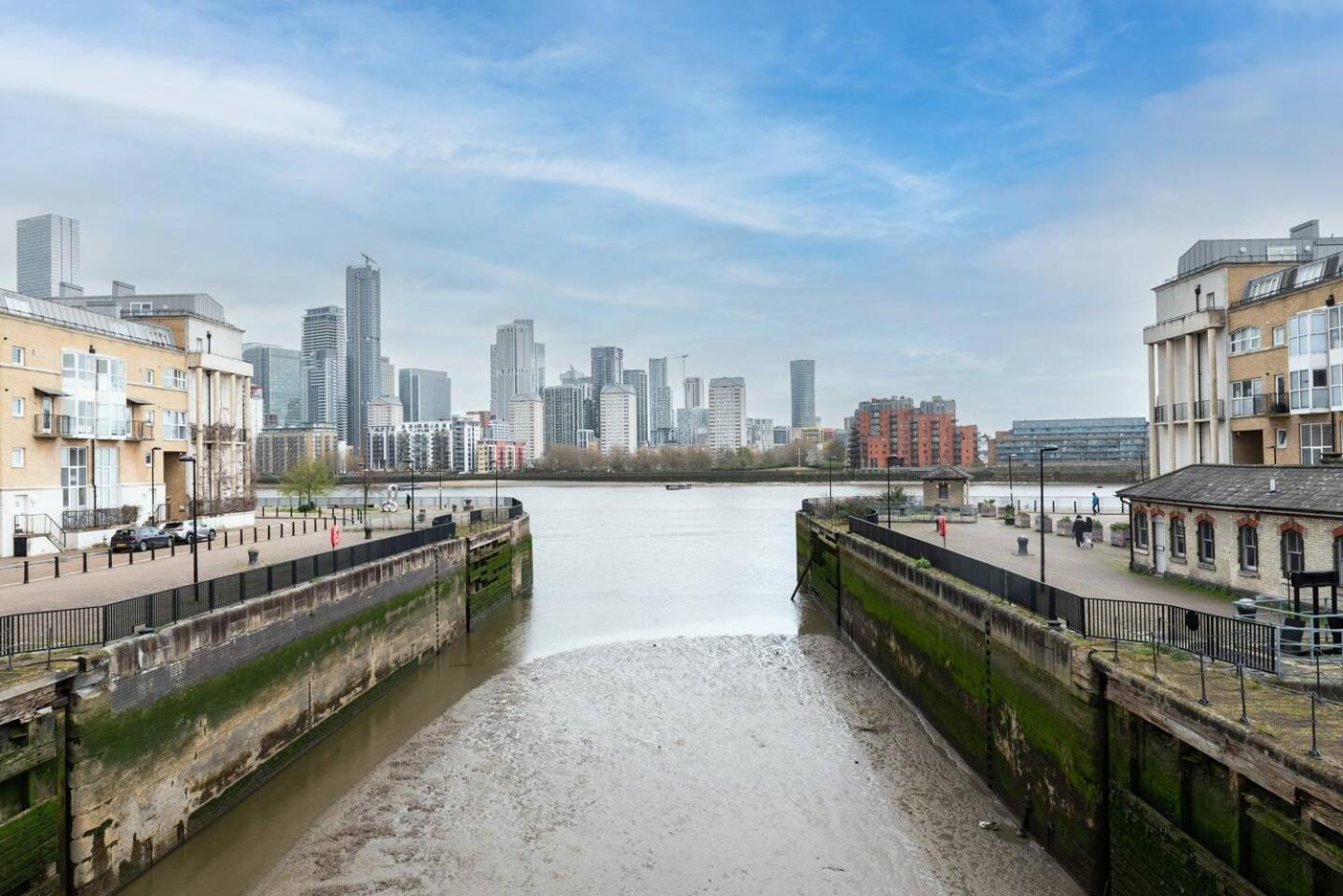 Sunny Maisonette With Views Over Canary Wharf, 런던 외부 사진
