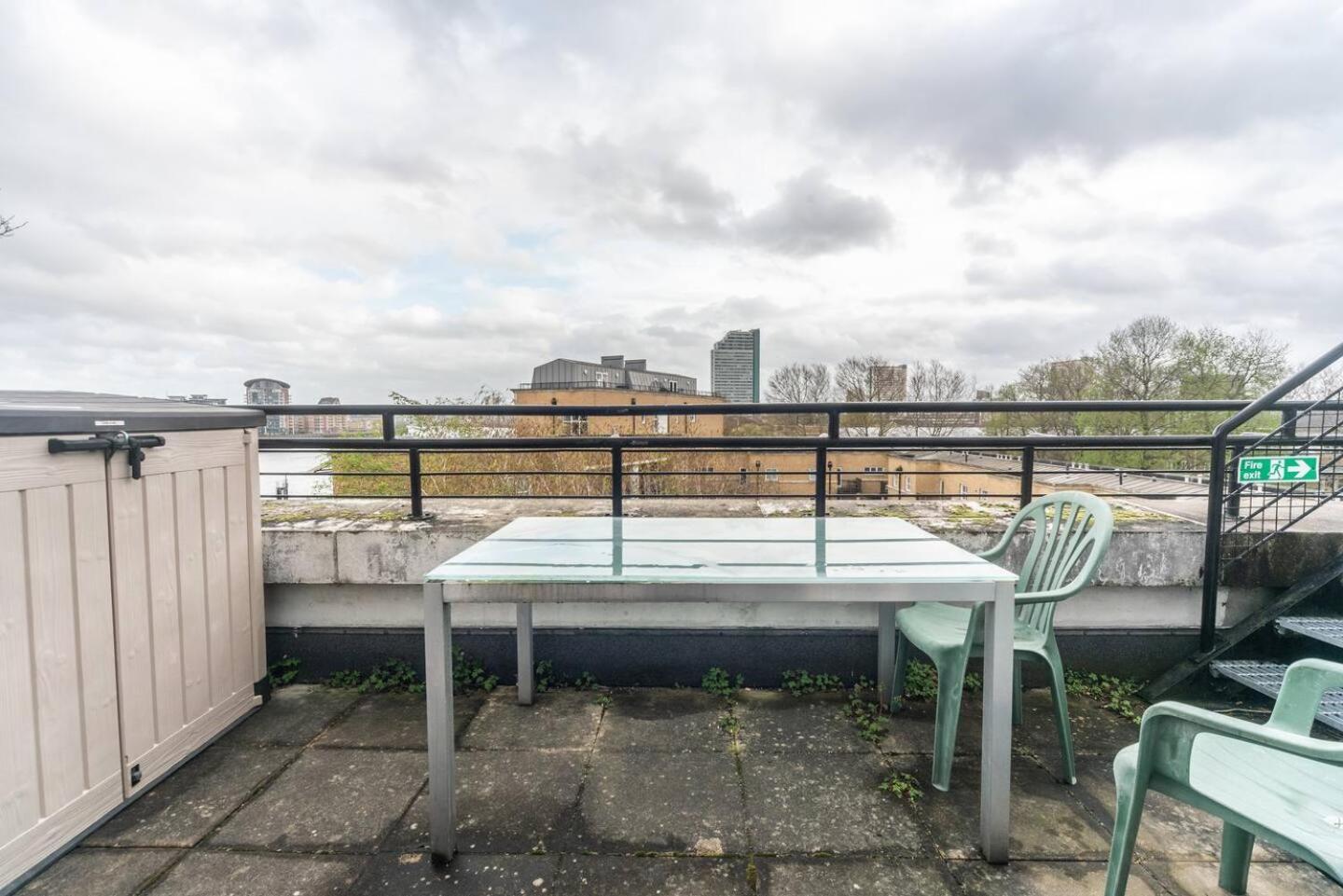 Sunny Maisonette With Views Over Canary Wharf, 런던 외부 사진
